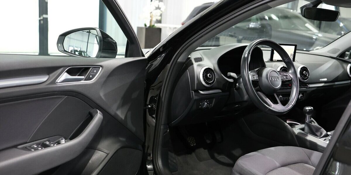 Audi A3 LIMOUSINE 1.4 TFSI BUSINESS / VIRTUAL-COCKPIT 119.000 km 16.555 &euro; Hamm 59077