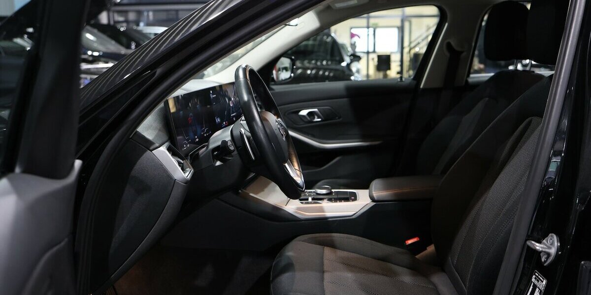 BMW 318d Touring SPORT FACE-LIFT CURVED+NAVI+KAMERA 69.000 km 25.993 &euro; Hamm 59077