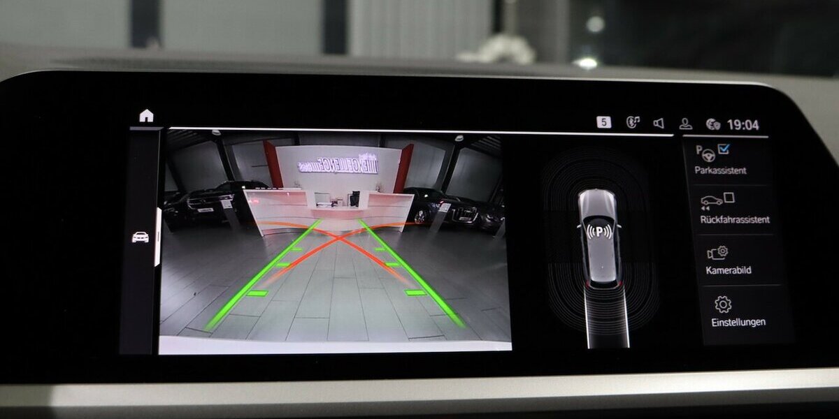 BMW 330e Touring Advantage / VOLL-LEDER-SPORT / LED 62.000 km 25.993 &euro; Hamm 59077