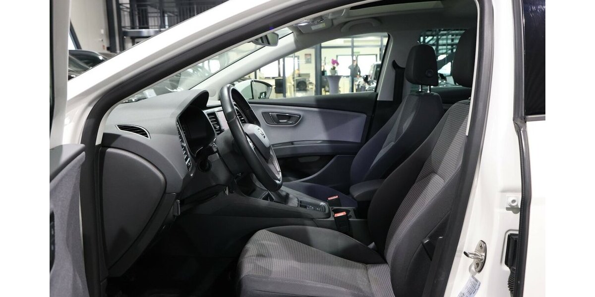 Seat Leon 1.5 TSI STYLE WHITE & BLACK / LED, PANORAMA 89.000 km 15.777 &euro; Hamm 59077